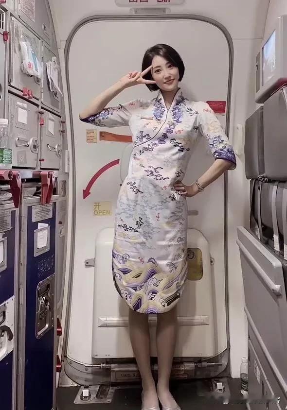 深圳一位空姐薪资明细曝光：底薪2800元，加班费375.41元，绩效1900元，