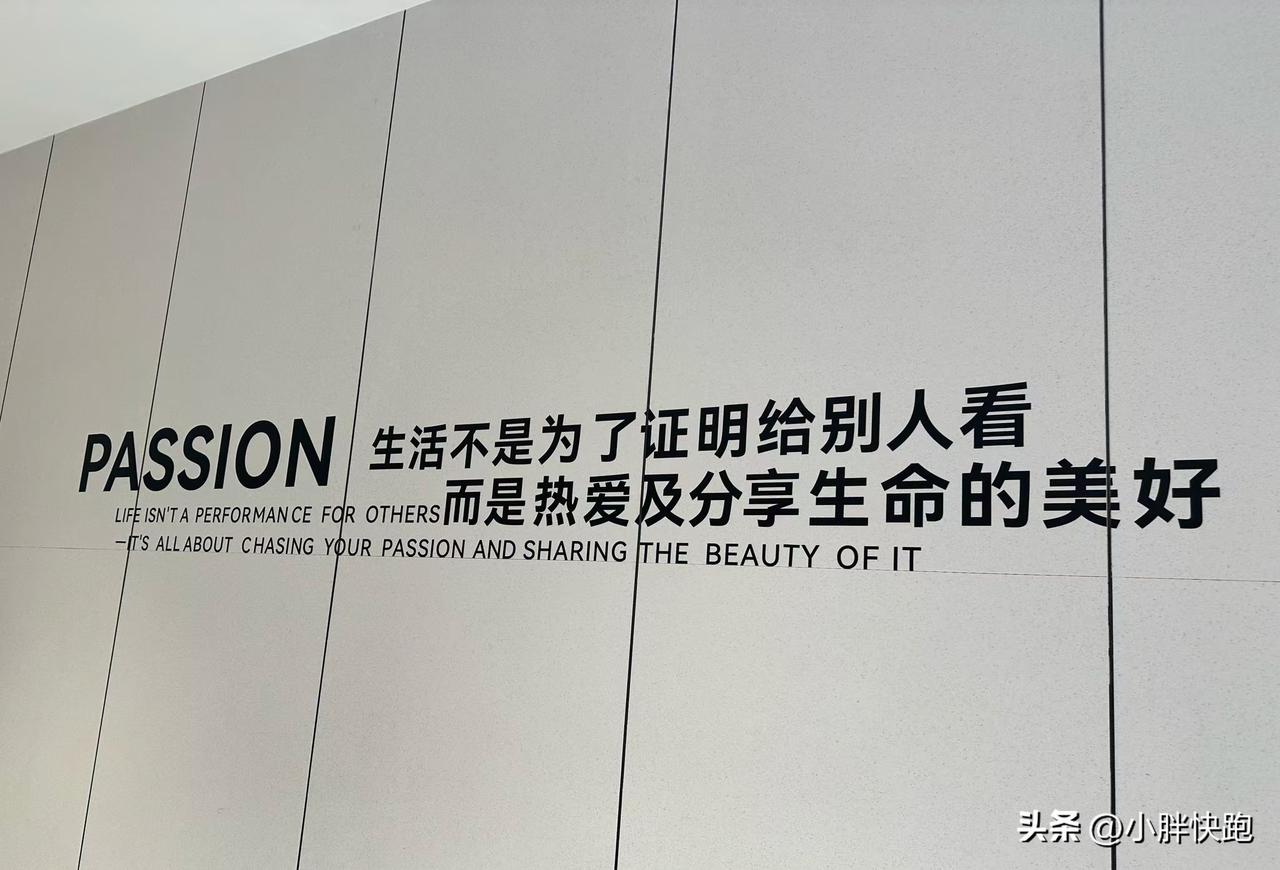 我从来不相信一个人能靠除了痛苦之外的任何方式真正的成长。变强一定是痛的，变富一定