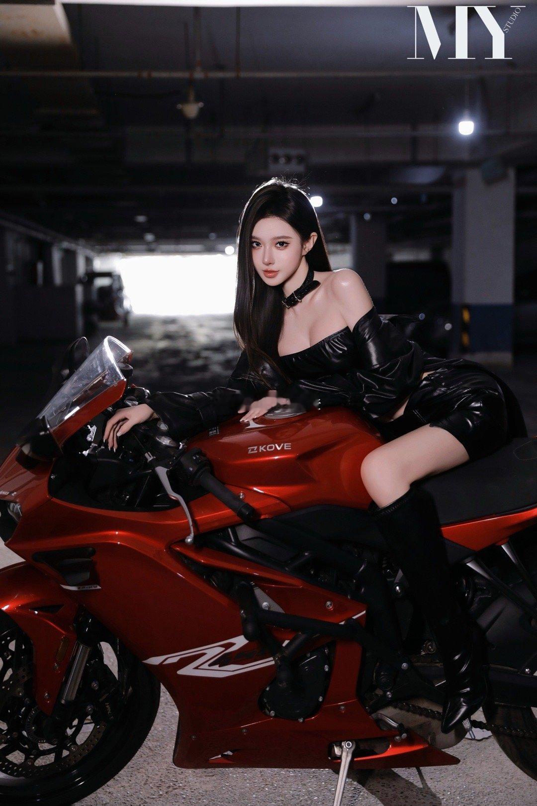 红摩托 ​​​