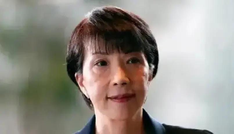 摊牌了！北京这次没给东京留任何活路，直接打出了一套窒息式的“五连”。从香港切断青