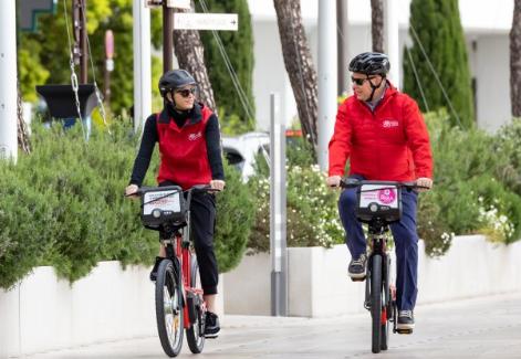 年少不知原配好，错把老妪当成宝，查尔斯三世活成了西方贵族圈的笑柄。
摩纳哥亲王阿