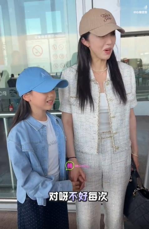 董璇让粉丝不要总是给小酒窝买盲盒董璇暖心提醒粉丝，不要总是给小酒窝买盲盒，不想让
