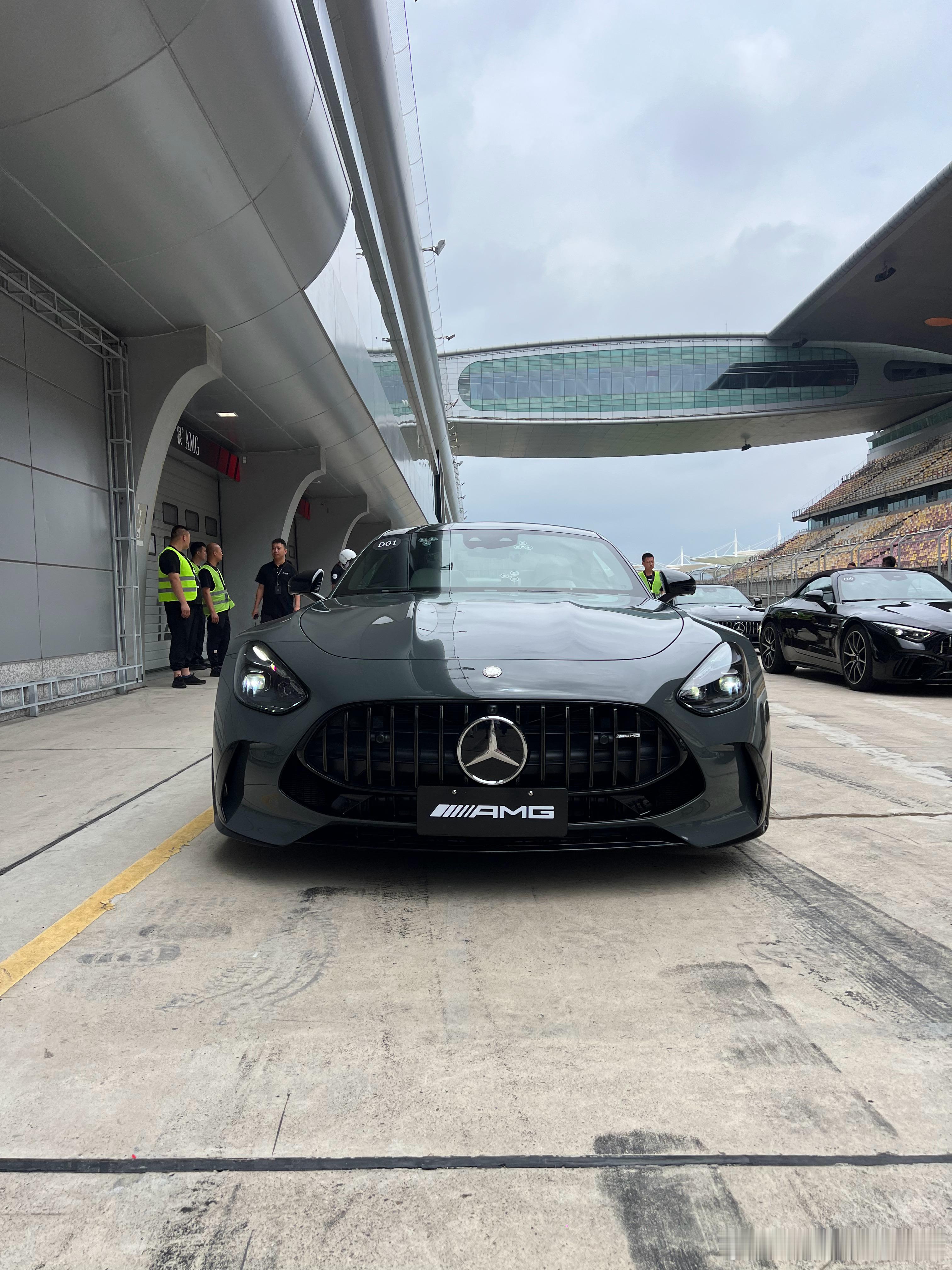 上赛跑了两天AMG GT63 S E Performance，混动V8，综合马力