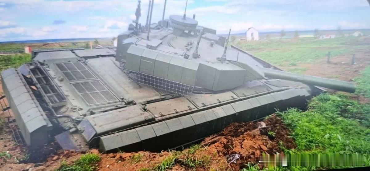 Shturm重型机器人突击系统，T-72底盘改装，俄军对它的定位是无人装甲突击的