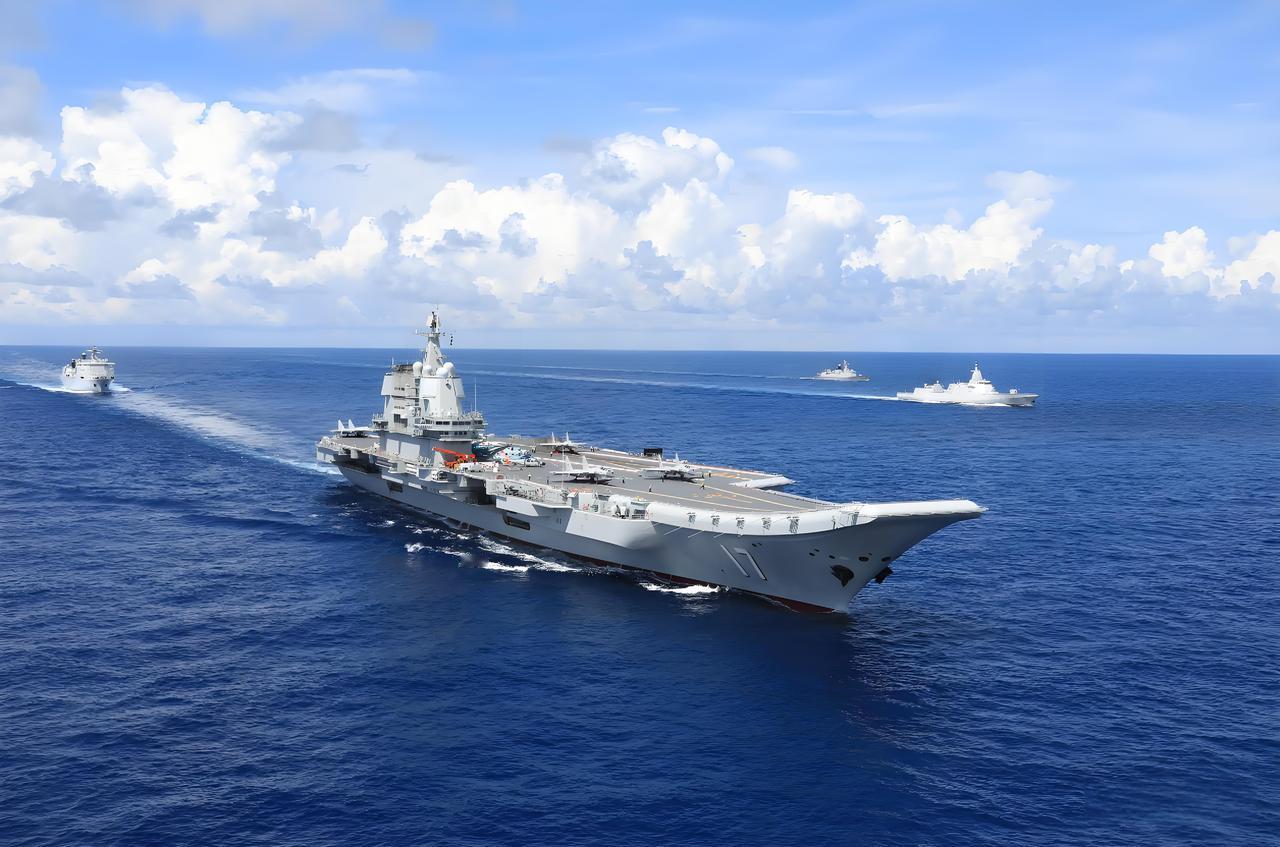 亚洲国家中最强的航母当属中国的福建舰。作为中国完全自主设计建造的首艘弹射型航母，