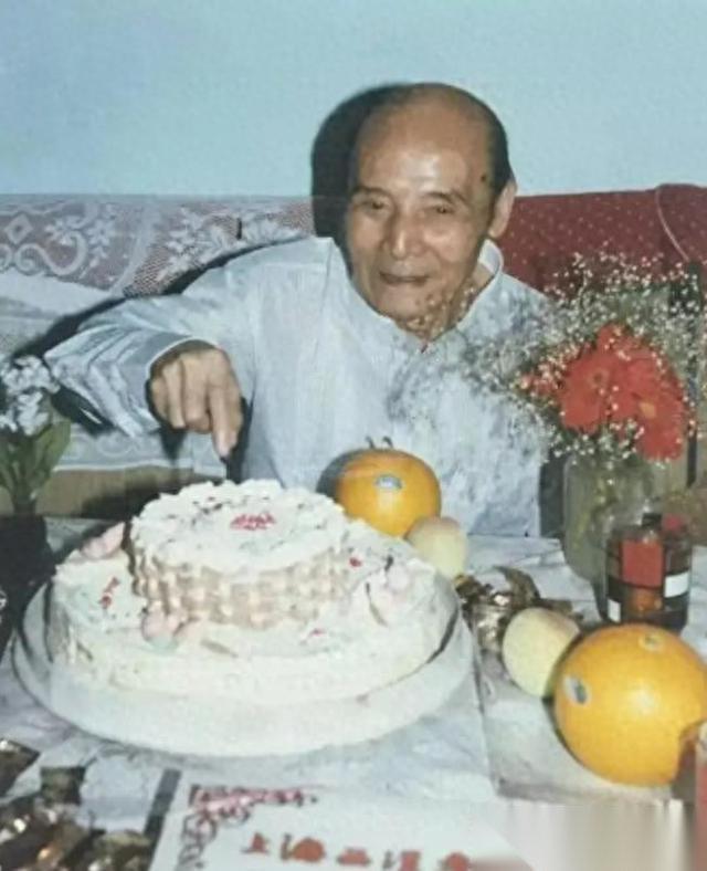 [浮云]1982年潘汉年平反那天，在山西农场劳改了28年的胡均鹤坐不住了，他让儿