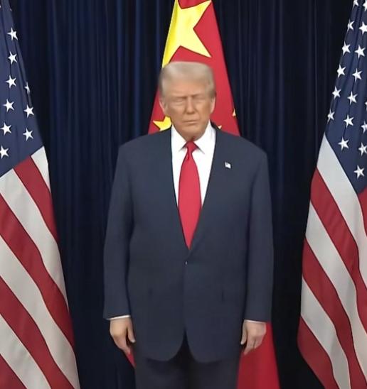 建国，是你吗？

红旗下的你，看着特别靠谱！

其实我们早知道你跑这一趟就是奔着