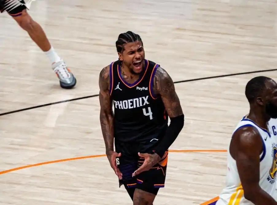 杰伦·格林在附加赛兑现了“上科下乔”的天赋。

两场比赛场均 35.5 分，命中