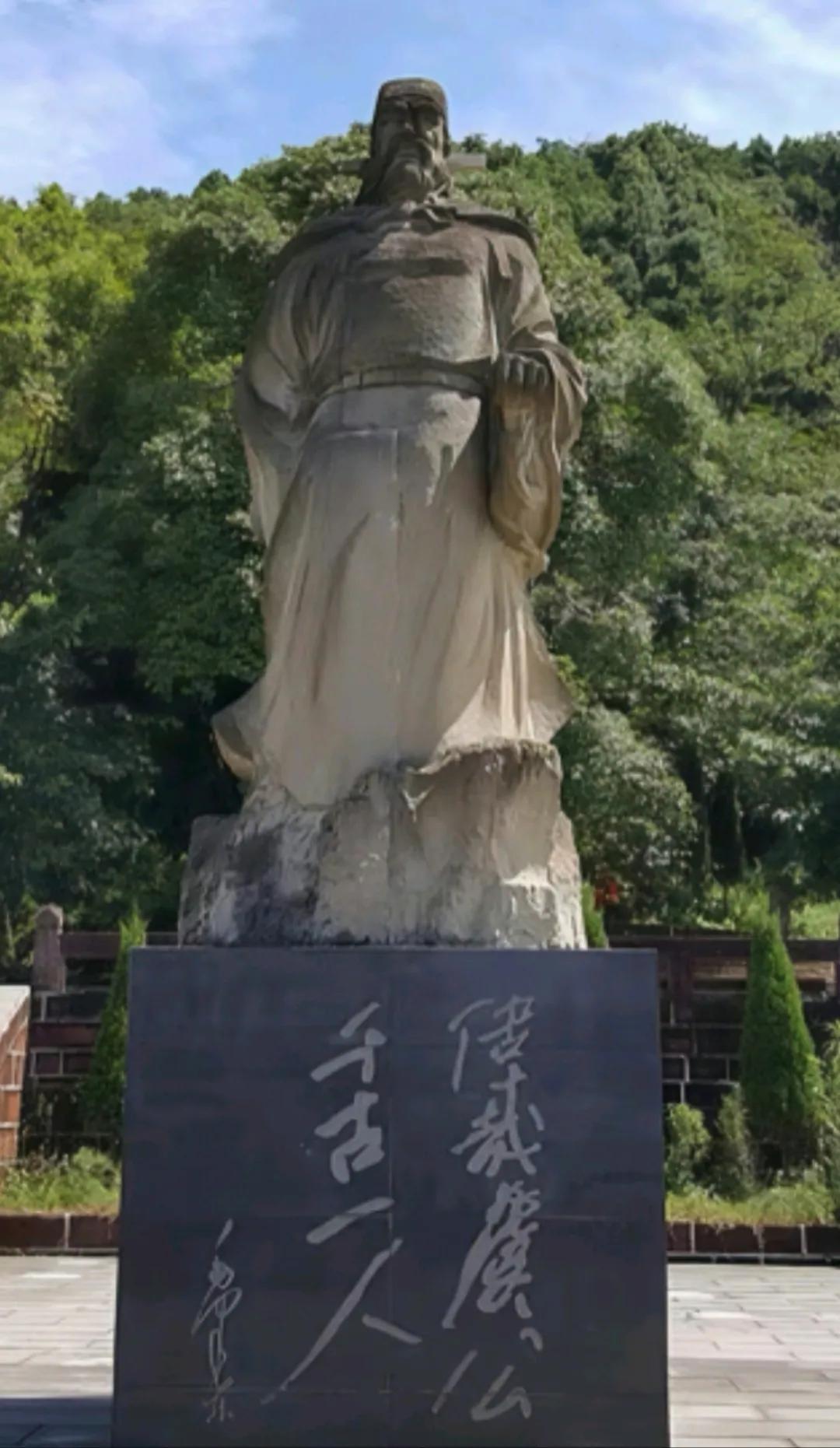 一诺800年！14代人世代坚守，只为南宋丞相守墓！
 
什么是真正的一诺千金？四