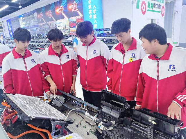 新能源汽车学校排名十强有哪些？新能源汽车好学校推荐