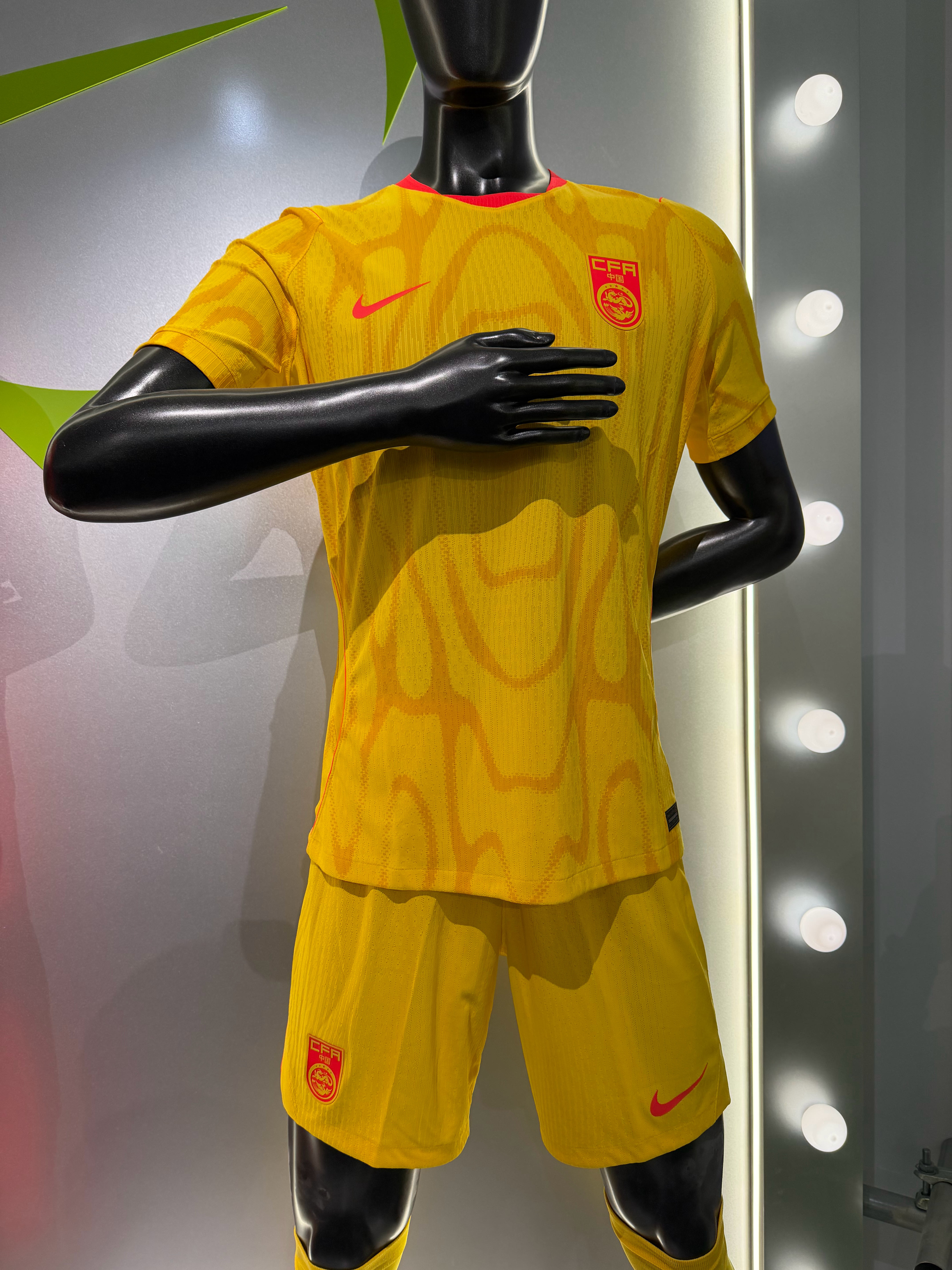 耐克正式发布2026中国国家队全新主客场球衣。贤聊球衣球衣资讯国足