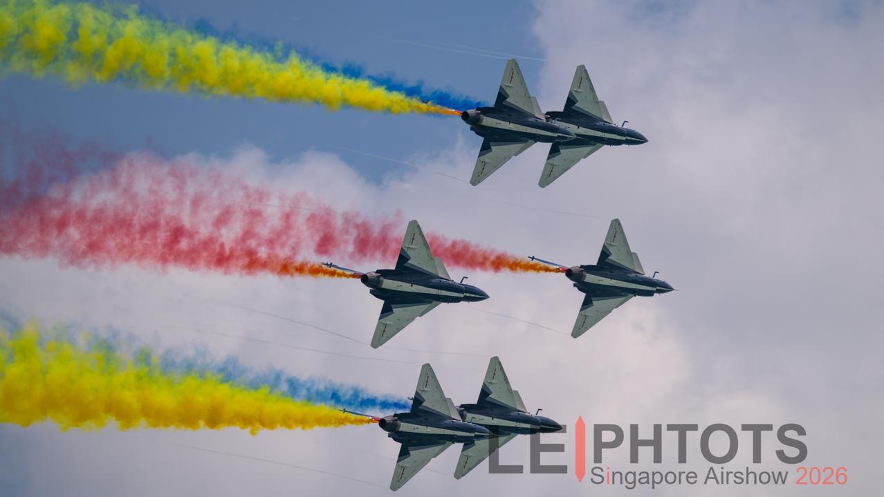 新加坡航展2026上的中国🇨🇳飞机。“八一”飞行表演队和商飞C919大飞机一