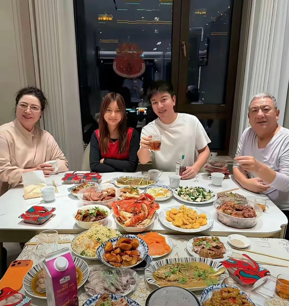 贾乃亮聚餐，这般菜式搁浙江乡下算得上什么档次？ 
