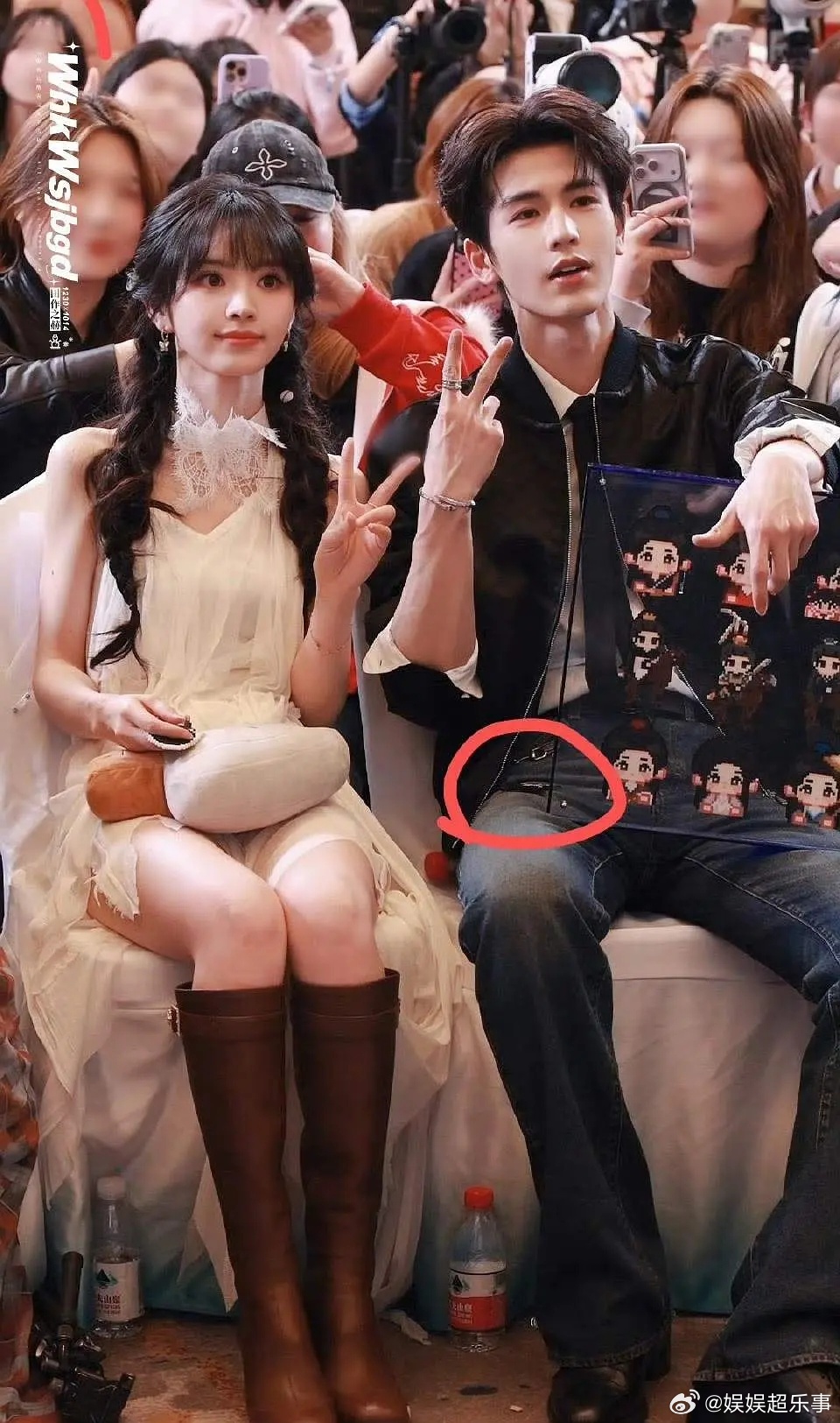 为什么田曦薇把拼豆放在张凌赫腿上行为这么自然啊，搭腿也好自然 