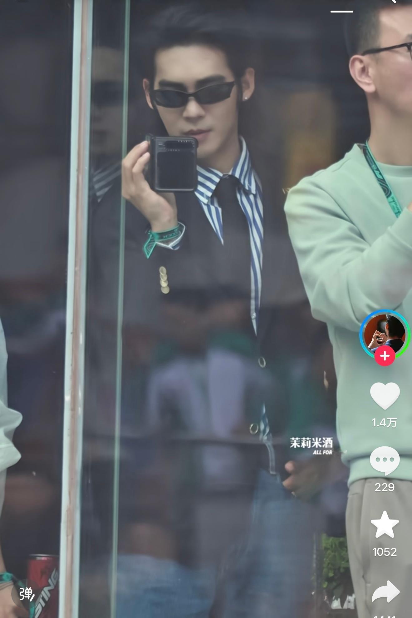 于适用了华为Pura X难道这是要代言了？ 