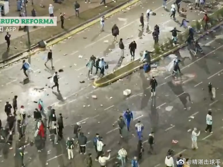 世界杯失利后阿根廷国内爆发骚乱 今天 90分钟无一脚射门的阿根廷输给西班牙失冠后