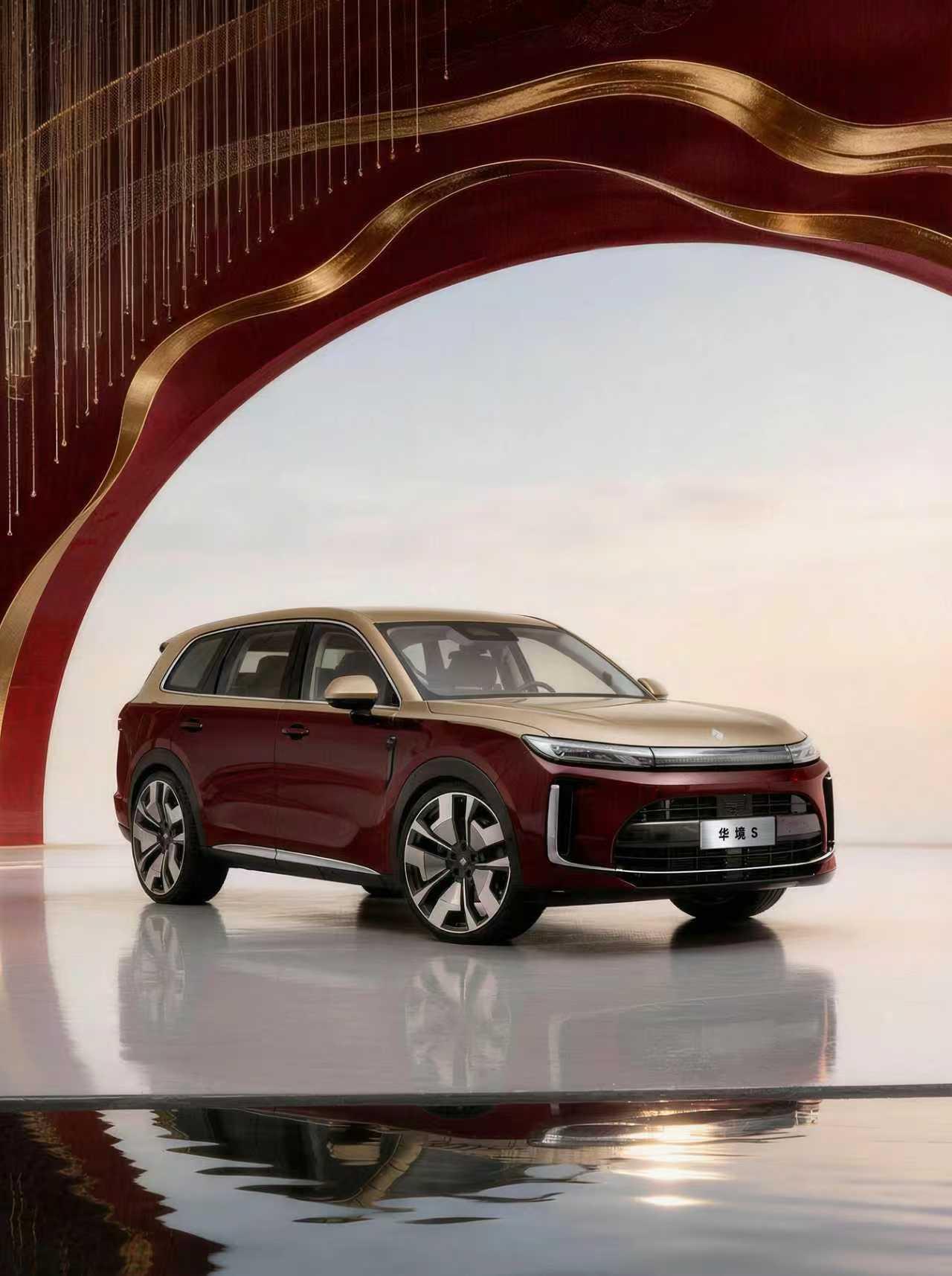 华境S官图来啦！
这双拼车身，大饼轮毂！
太“尊”了！
实话实话真挺好看的。
大