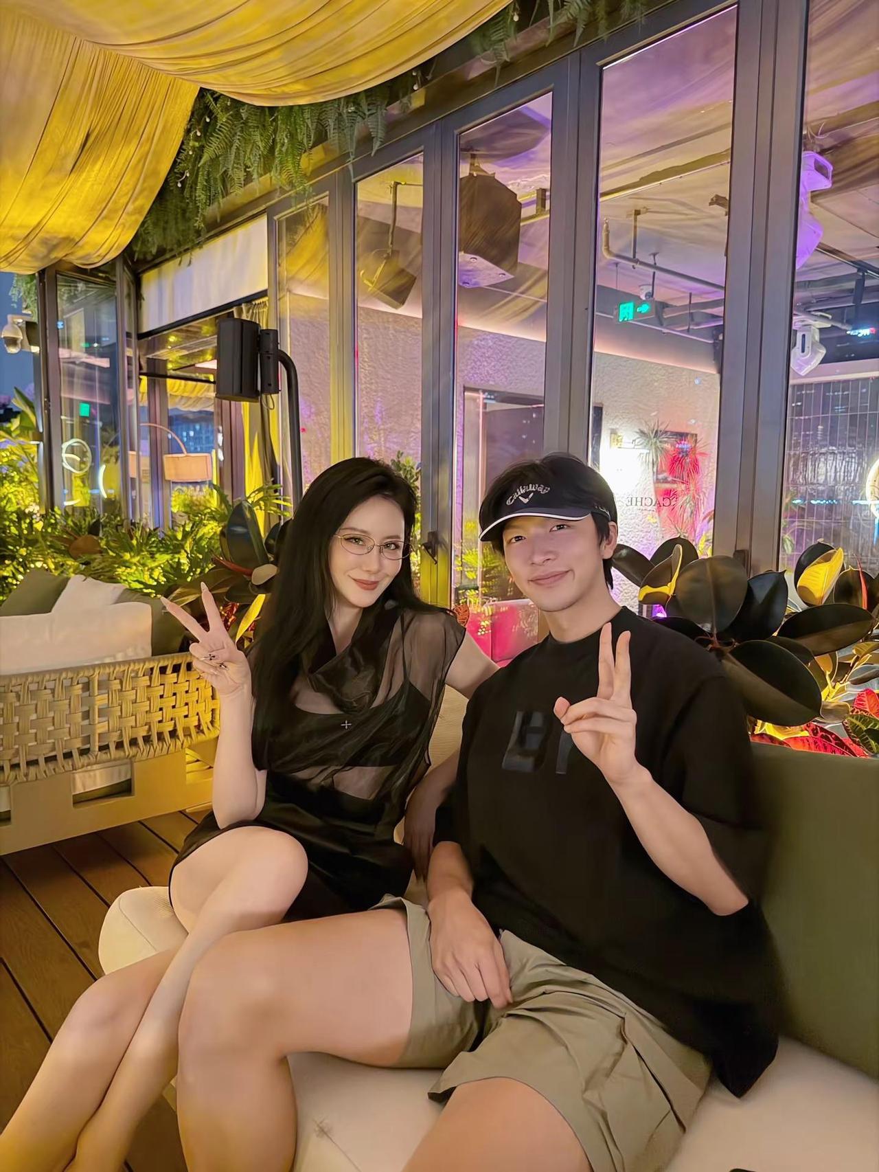回京24小时里的含友量会不会甜度太超标哈！！佟丽娅  董璇女儿小酒窝 柯淳 李柯