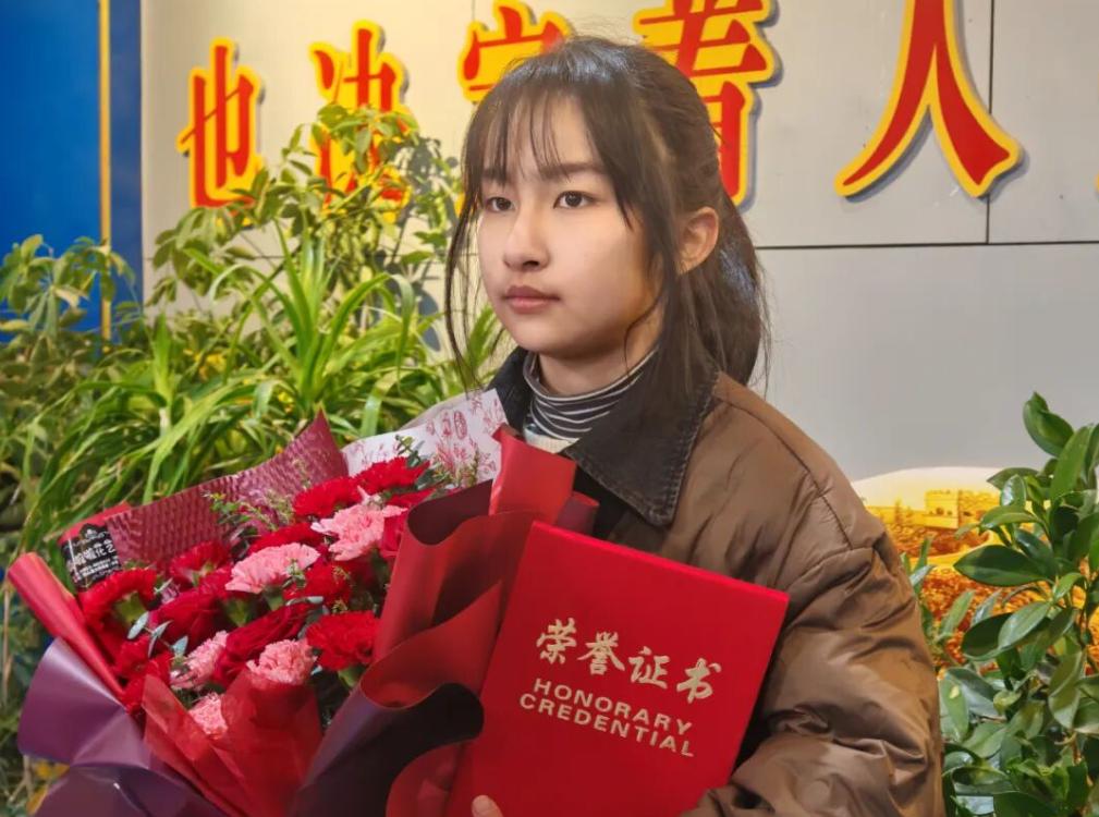 2025年12月6日15时左右，宁夏同心县豫海湖突发险情：一名4岁男童在冰面嬉戏