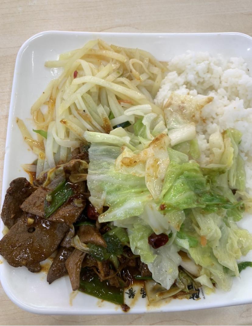 同事去新校区那边，回来说吃得撇，1荤2素10元钱！关键饿得快！

一份香葱炒猪肝