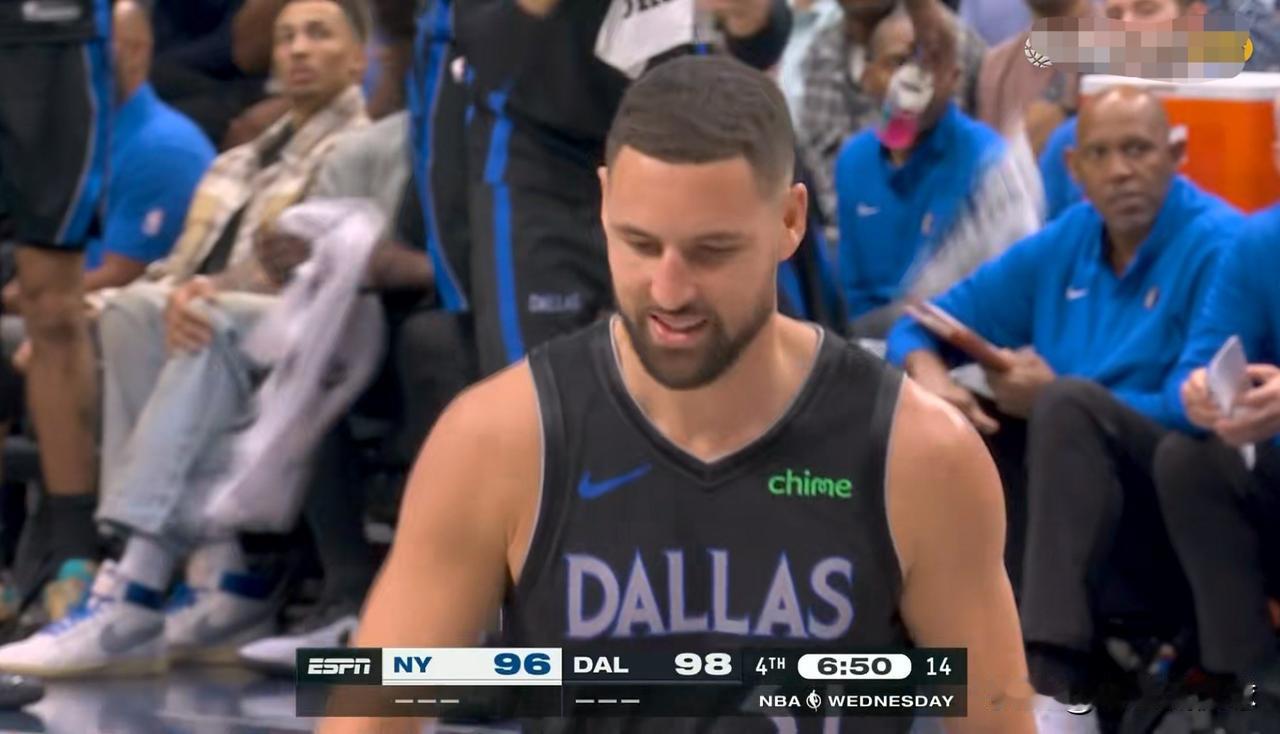 独行侠神射手克莱-汤普森真是带不动球队！在今天独行侠主场以111：113惜败于尼