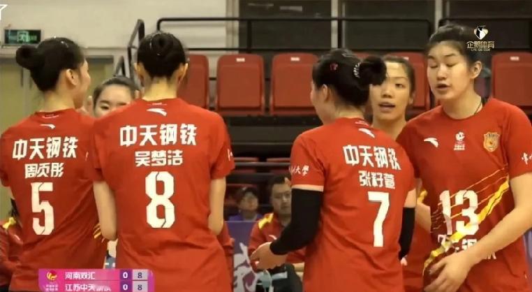 对阵河南，江苏女排不敢大意！江苏女排今天再次派出全主力阵容上场比赛！江苏女排的小