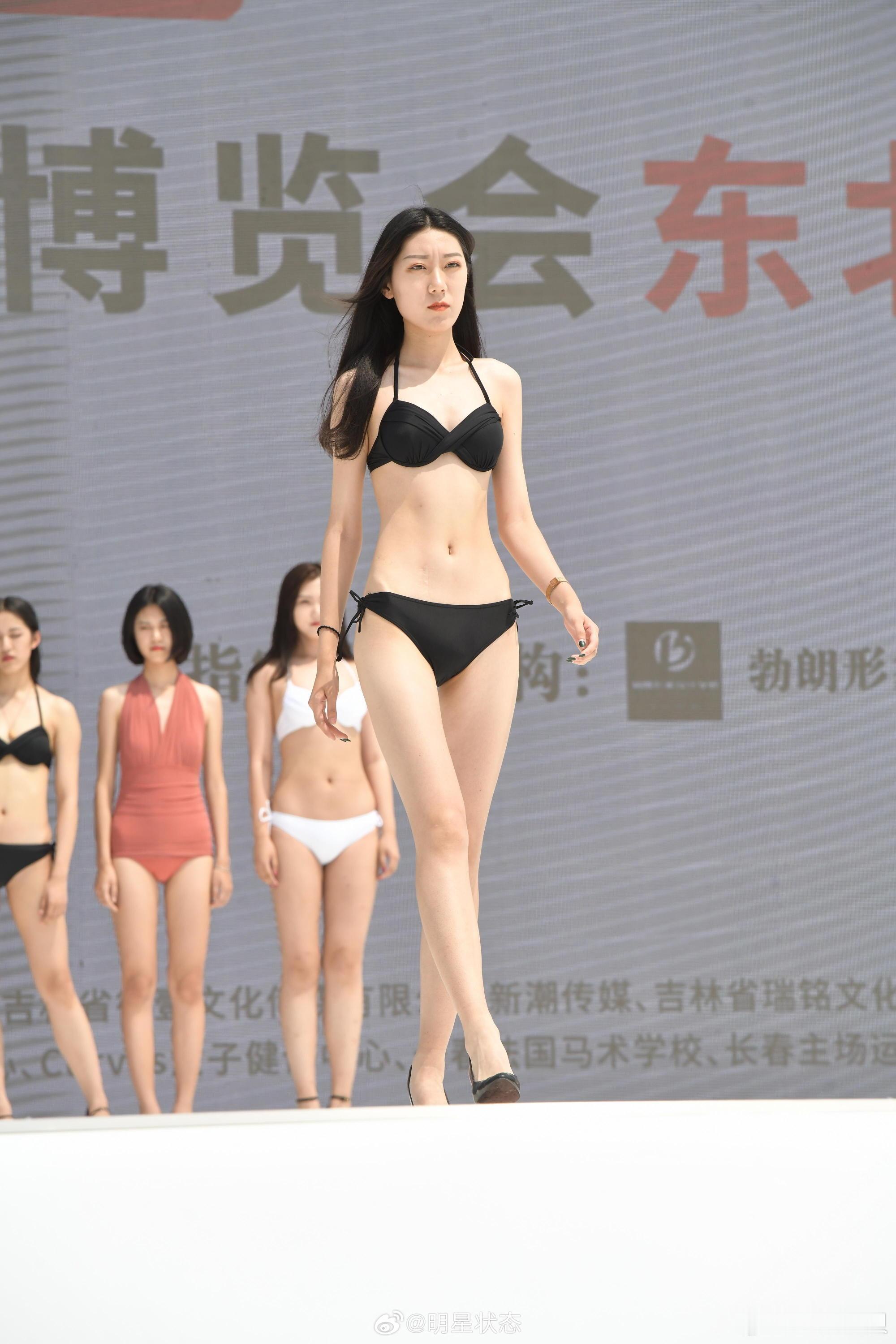 早期东北亚模特大赛泳装秀 