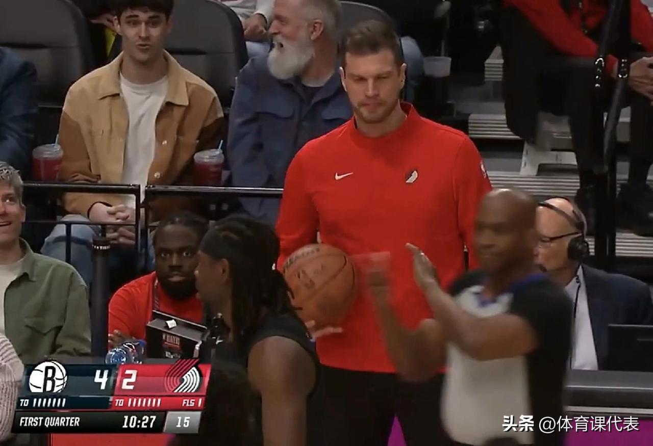 今天给不给上场机会，开拓者召回杨瀚森，主场对阵篮网有望亮相！北京时间2026年3