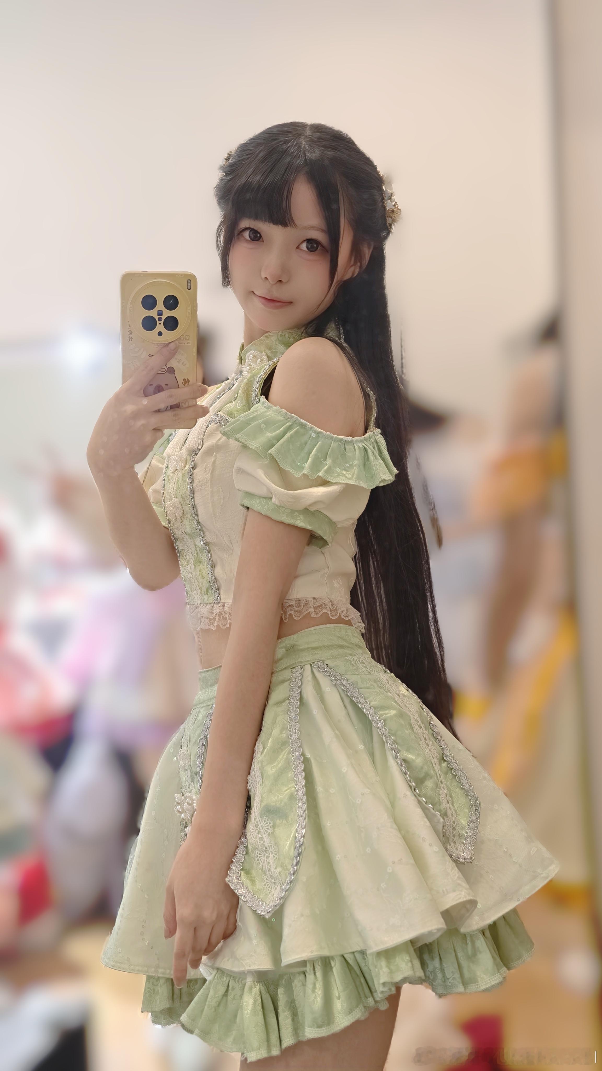 「生活要想过得去，身上总得带点绿～」稀有的绿色糖糖第一次尝试绿色，这种淡淡的也挺