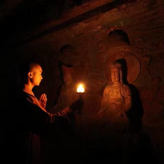 所谓的“功德”
是你每一次克制住自私念头时，
内心生出的那一份清凉。
“种如是因