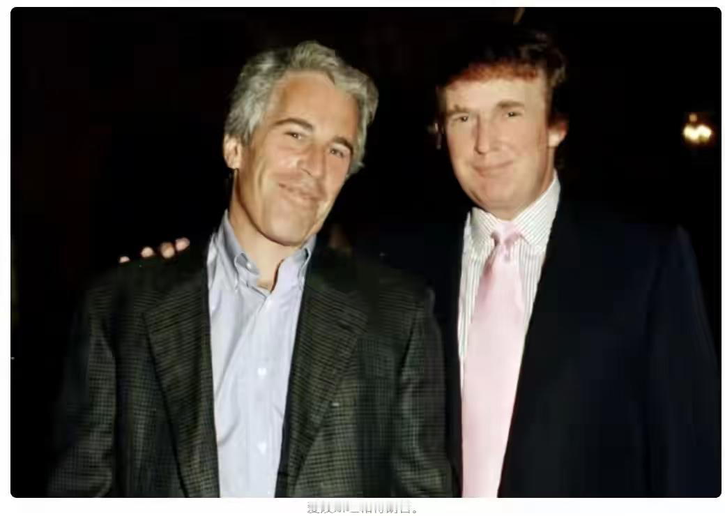 当地时间2026年2月2日，特朗普在“真实社交”连发数帖，面对记者围堵更是态度强