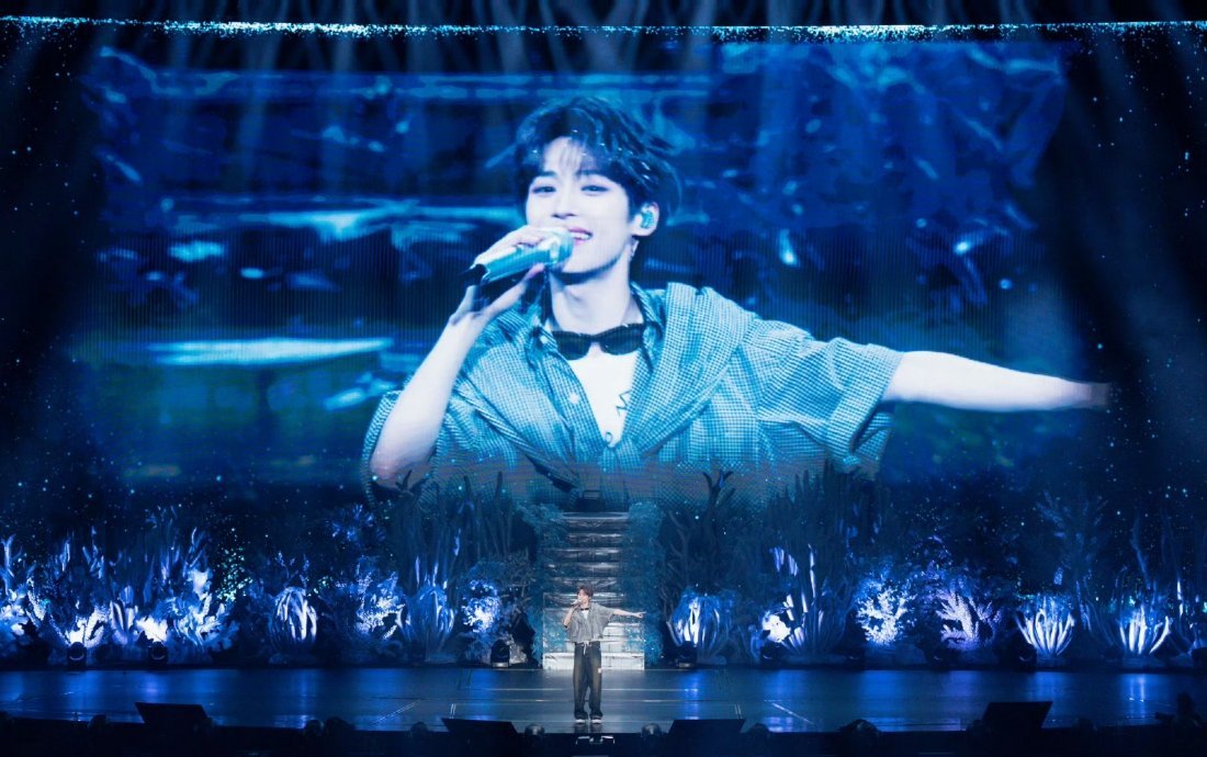 恭喜梓渝一巡阶段性收官！舞台上的你可棒可帅了！下次想在成都见～ 