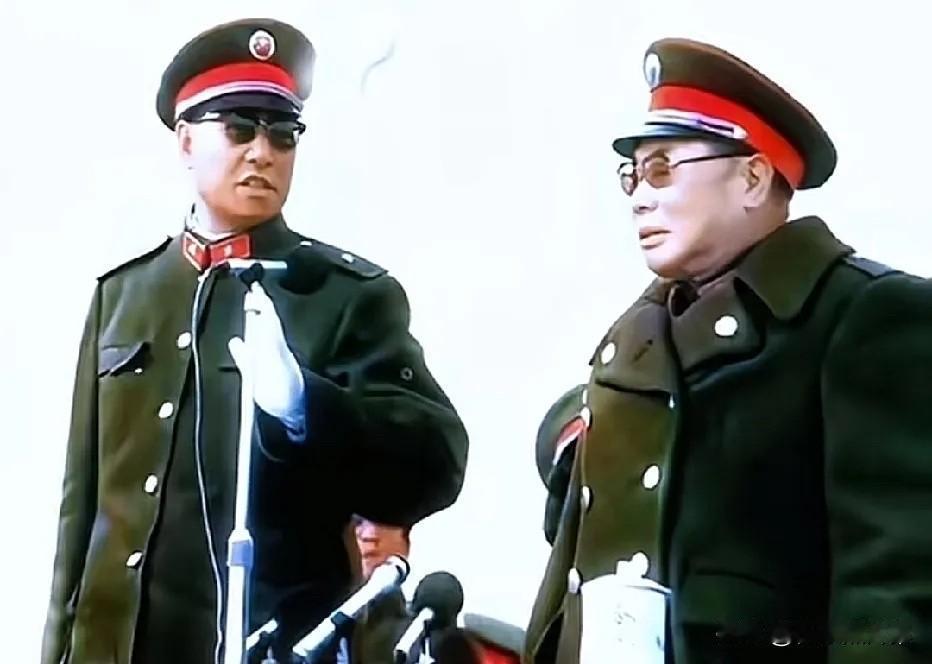 上世纪八十年代年代,军委副秘书长兼总参谋长杨得志上将在济南军区司令员李九龙上将（