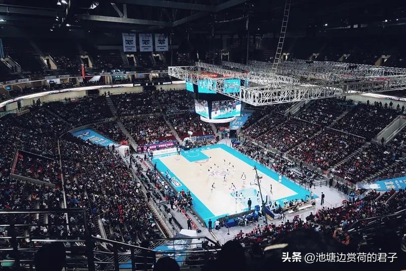 上头条聊CBA 本赛季CBA变化可太大了！赛制判罚对标国际，单节10分钟、5犯离