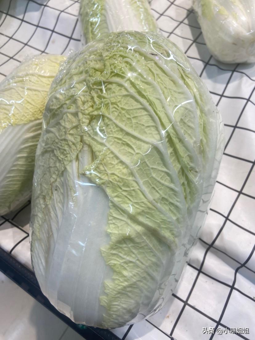 现在看看这种大白菜都不敢买了！
看大白菜表面也看不出来有甲醛残留呀！
怎么辨别甲