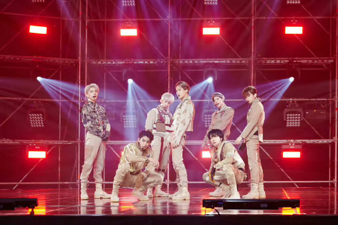 superM还剩两个人superM还剩金钟仁李泰容 笑晕了……superM离开S