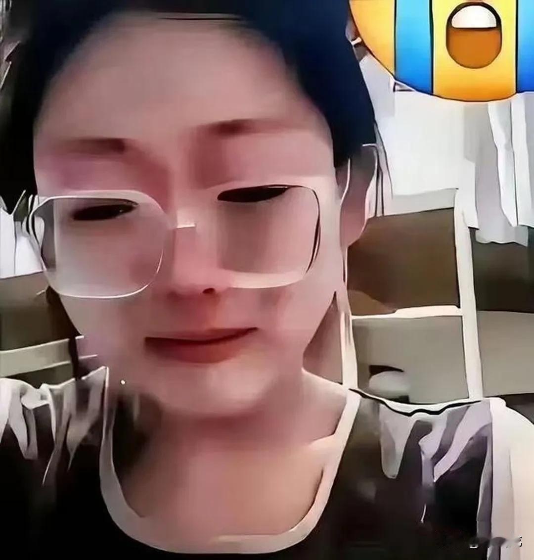 一名女大学生在网上抱怨自己过得很凄惨，吐槽父母一个月才给自己2000元，只够填牙