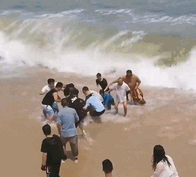 首先声明哈，我不是“围中救欧”，只是希望列位能更多关心关心男外卖员之类拿不到高温