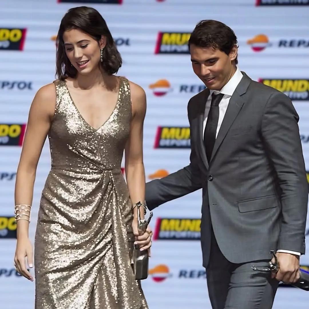 上一次西班牙选手在ATP和WTA排名中都占据第一位置是在2017年：纳达尔和穆古