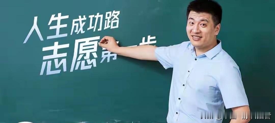 有个朋友，前两年在张雪峰的公司做咨询顾问，前段时间辞职后，才敢拉着我喝着酒说掏心