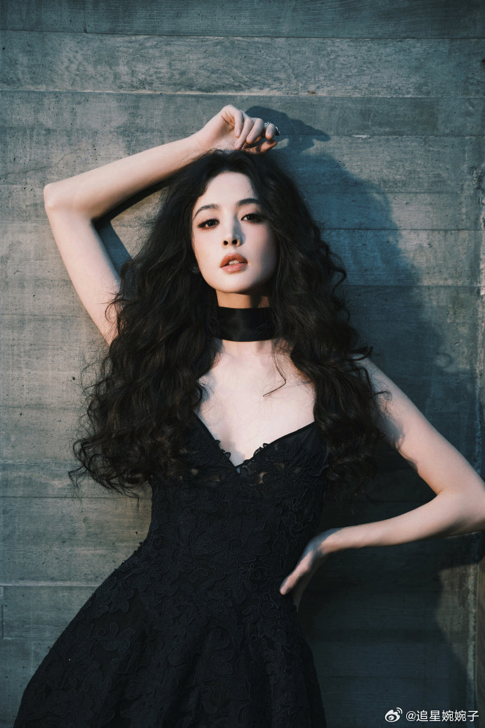娜扎 我要做这只蚊子 娜扎被蚊子咬了竟成热门话题，评论里满是想当那蚊子的声音。我