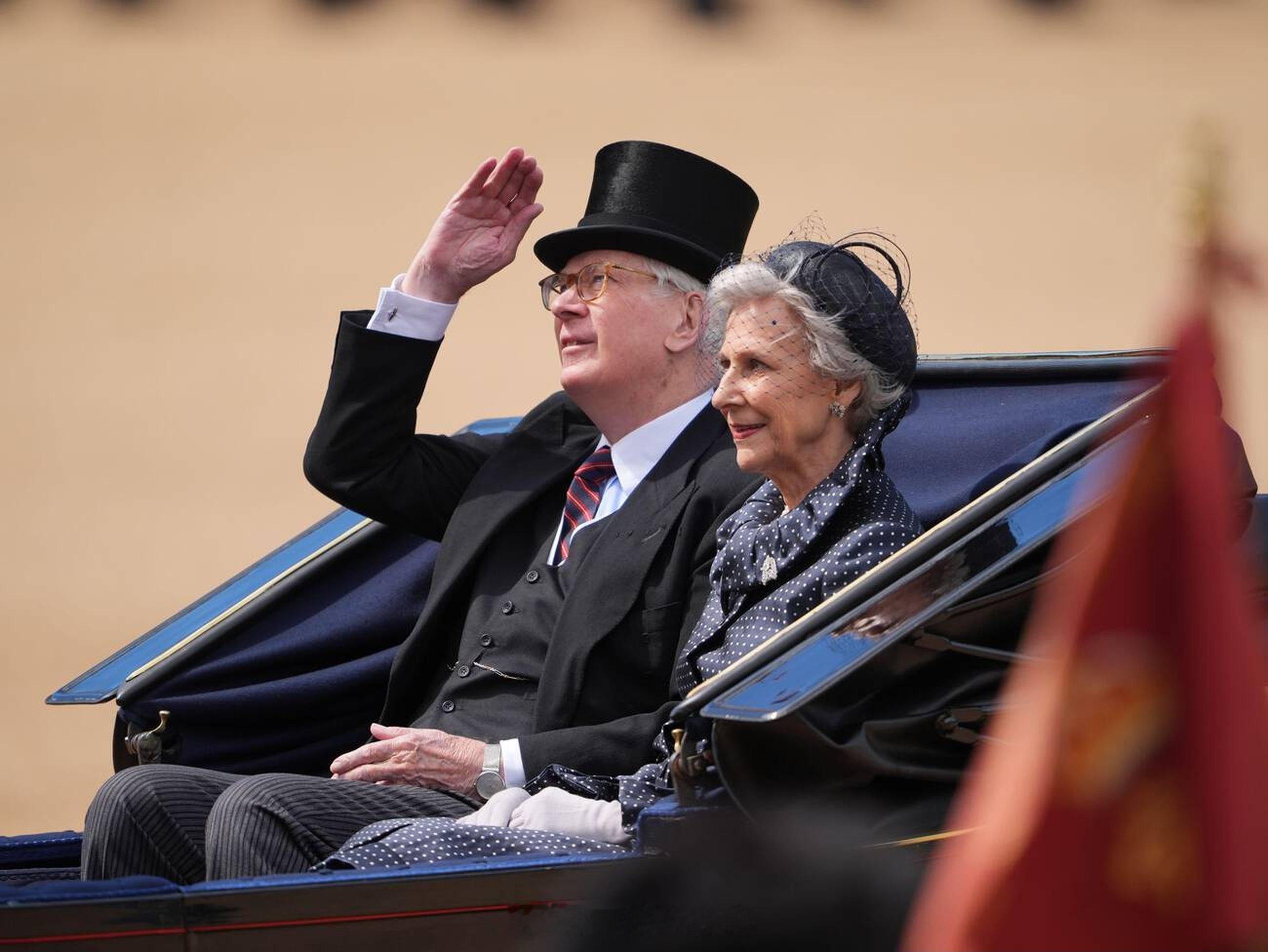 英国王室  一如往日，今天格洛斯特公爵夫妇乘坐马车参加生日阅兵式🏇🏻 