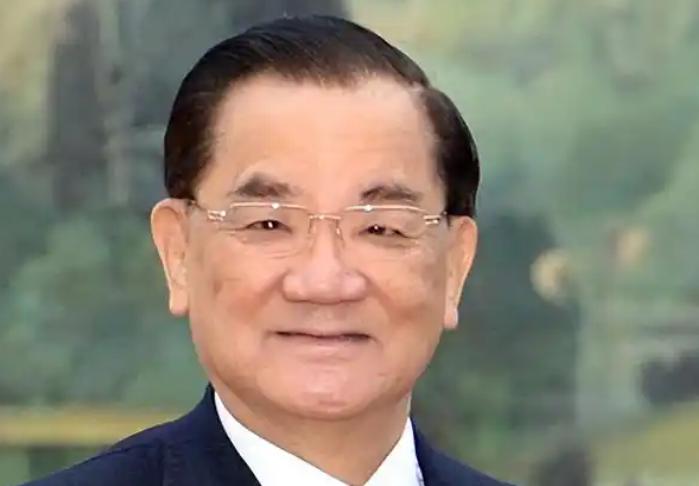 连战做梦都没想到，自己捧出来的儿子混了大半辈子还在给朱立伦打下手，反倒是半路出家