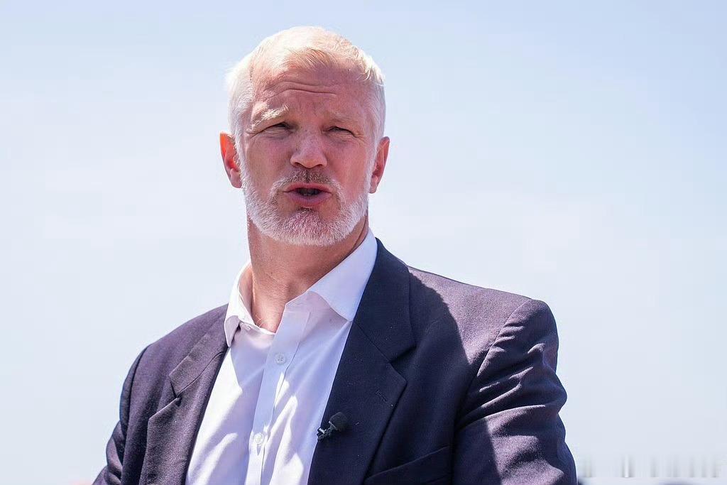 英国又一国务大臣辞职【“双重打击”！英媒：英国防大臣辞职数小时后，又一国务大臣辞