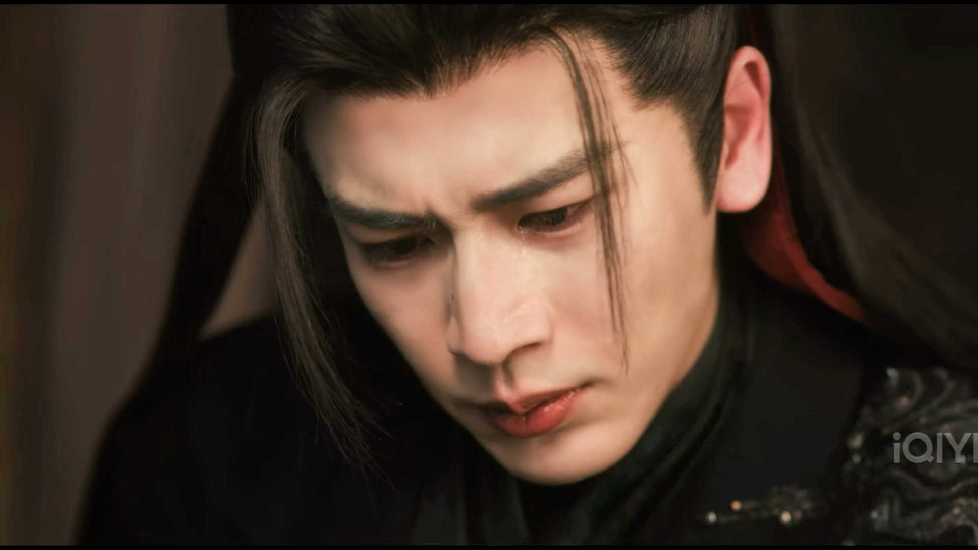 心疼到无以复加只得化做一滴泪滚落 我哭💧 