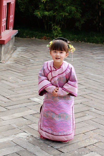 一代人有一代人追的星我的小小纪姿含太可爱！从小美到大、演技自然，从萌娃变少女，期