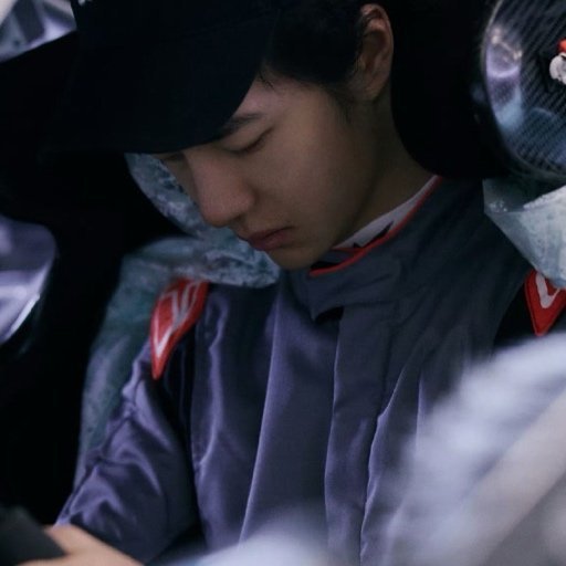 王一博赛车持续调试磨合越素越帅