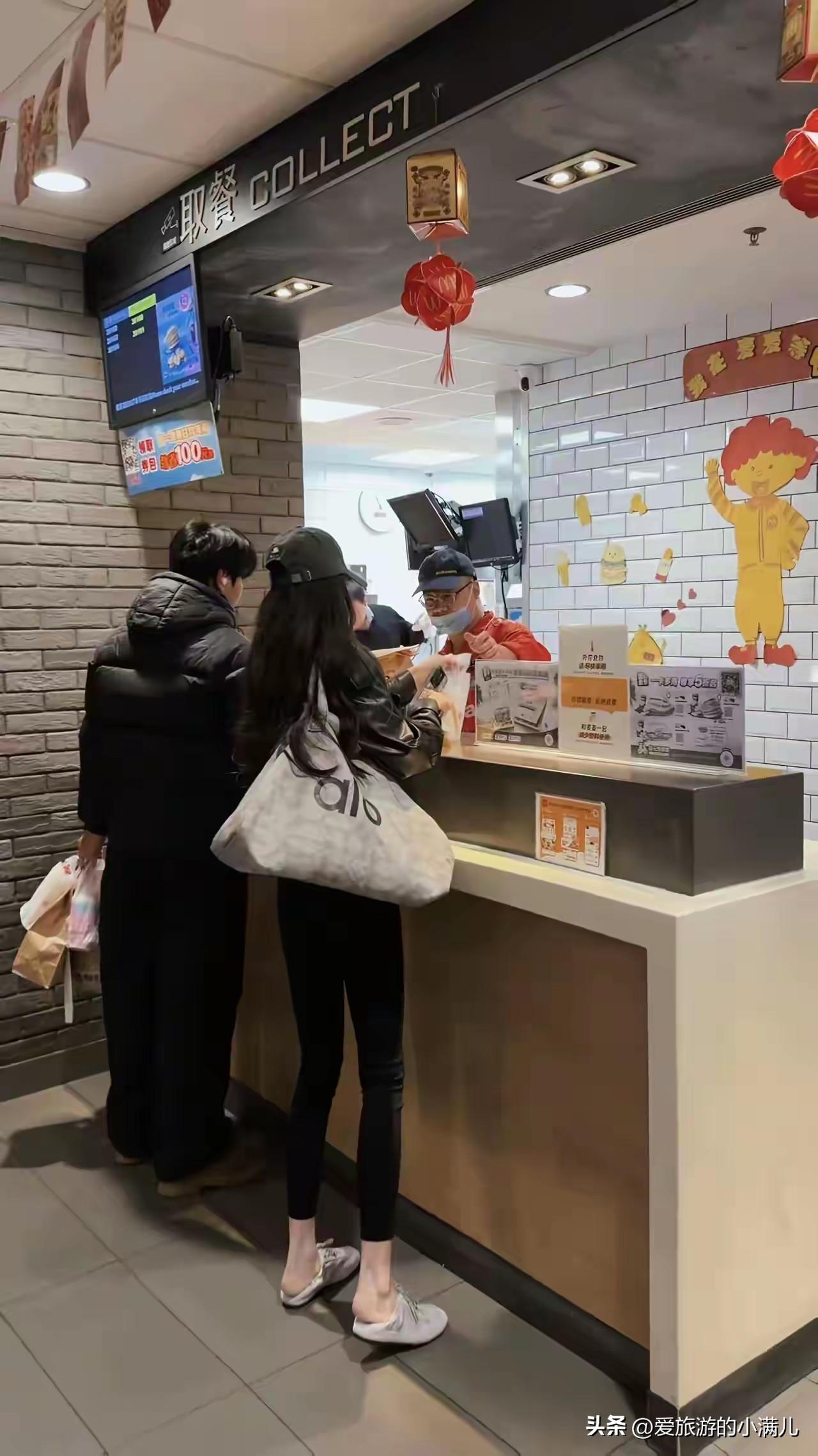 从穿着就知道是有钱人！