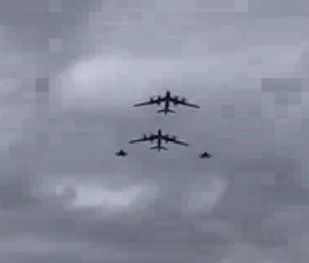 俄罗斯出动了两架图-95MS战略轰炸机，飞越了挪威海，朝着英国方面飞去。这就是一