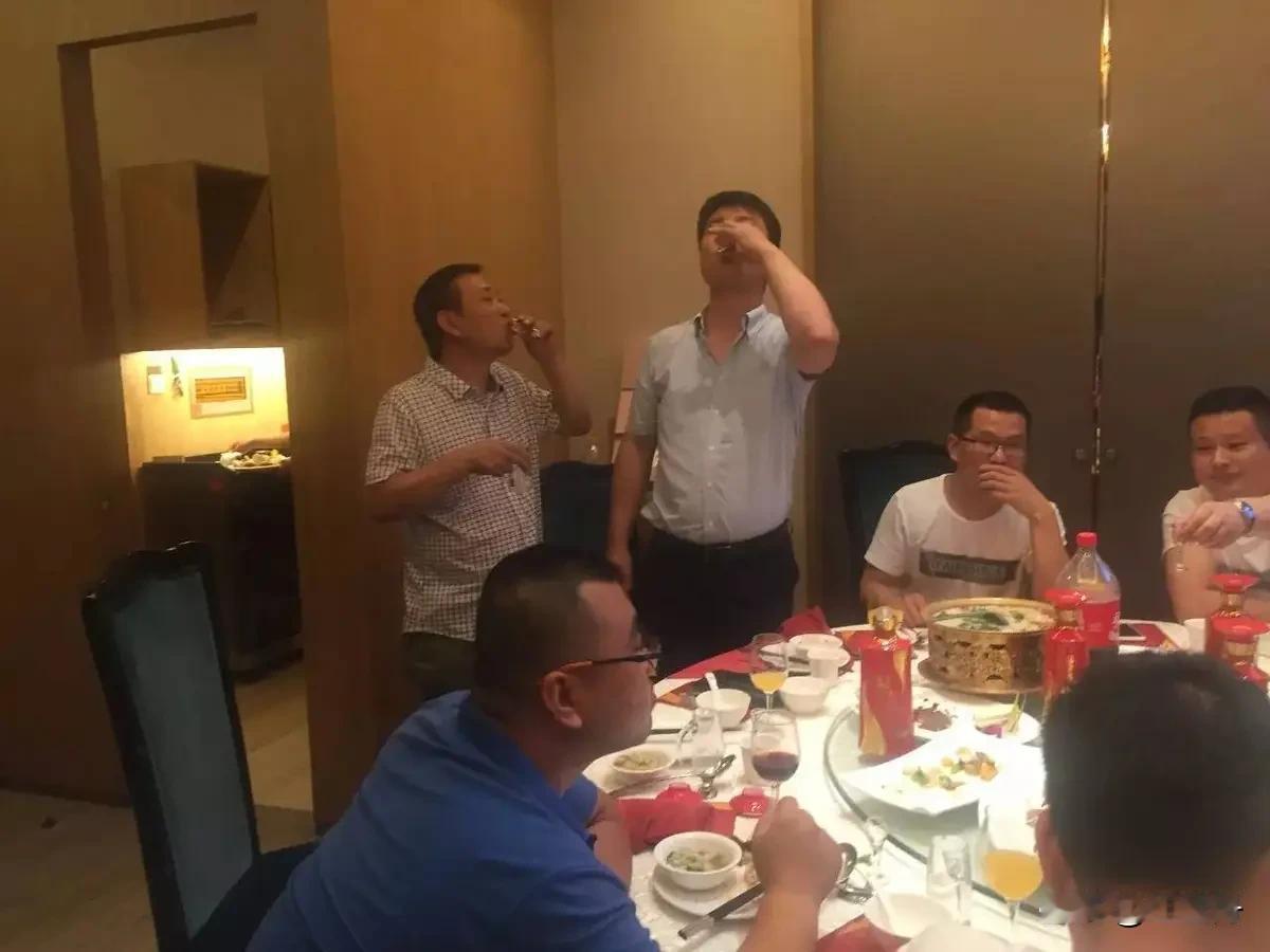 一个外地熟人来兰州旅游，恰逢我在南京出差，如实相告，他不信，竟不知趣地让我跟他视